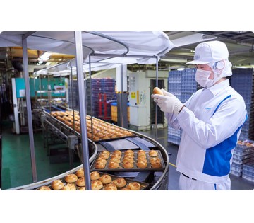 工場内作業の1コマです。