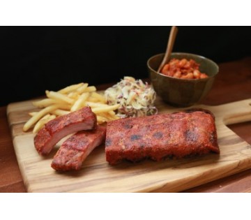 20代～60代まで幅広い世代・多国籍なスタッフが和気あいあいと活躍中です♪