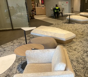 休憩室もきれい！昼休みなどで自由に使えます！無料でWi-Fiも使えます！