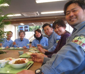 チームで協力をしながら仕事を進めます！雰囲気がいい職場ですよ！