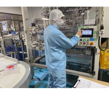 身体的に負担のかかる作業はロボットなどの機械が行います。皆さんにはそのお世話をお願いします。