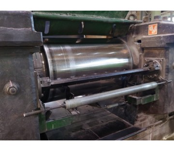 ロールによるゴム加工を行います。！