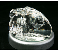 紙おむつに使用されるホットメルト接着剤の原料　水素化石油樹脂を製造しています