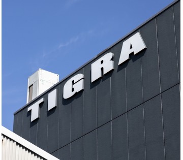 商業施設、ホテル、オフィス等の内装工事で使われる装飾金物を製作します