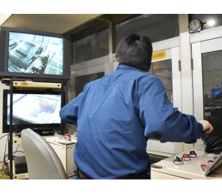 実際のクレーン操作の作業風景です。その他、ボイラー・タービン主任技術者として業務をしていただきます！