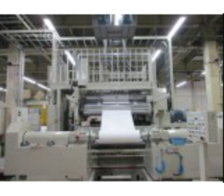 お客様から依頼されたサイズに合わせて、 機械を操作し、紙をカット・加工するお仕事です。