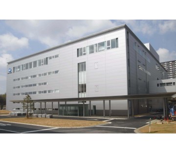 今回は事業拡大のため、レンズ加工の生産業務に従事してくれる方を募集します！