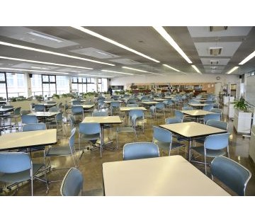 社保完備はもちろん、工場食堂や売店、桶川駅との連絡バス、カフェテリアプランなどの福利制度も充実。休暇制度も充実しており、メリハリをつけた働き方を実践できます。