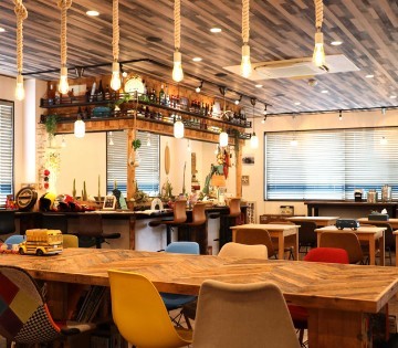 まるでカフェのような社員食堂あり！