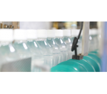 工場ではペットボトル飲料を製造しています！