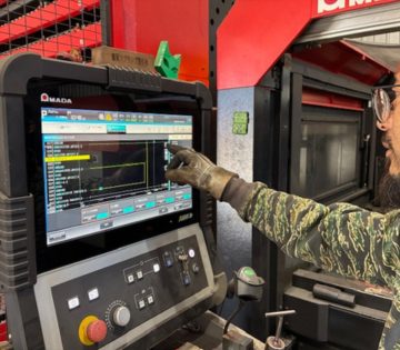 会社には駐車場も完備しているので、 雨の日でも車移動で通勤楽々◎