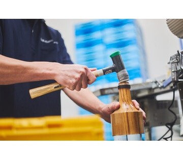 印刷機械をはじめとした様々な加工機を使って日常生活に欠かせないプリントメディアを製造します。