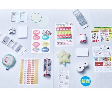 街で見かけるポスターやラベル、お店のレシート、 オフィスの印刷物、災害時に役立つ防災用品まで。暮らしの様々な場面を、中川製作所が支えています。